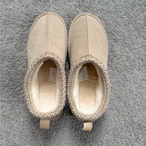 Dream Pairs Beige Cozy Slip-On Slippers